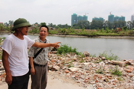 Người dân Văn Giang cho rằng, nguyên nhân họ bị nhóm côn đồ lạ mặt hành hung là do thời gian qua họ liên tục làm đơn khiếu nại về dự án đô thị Ecopark nơi đây