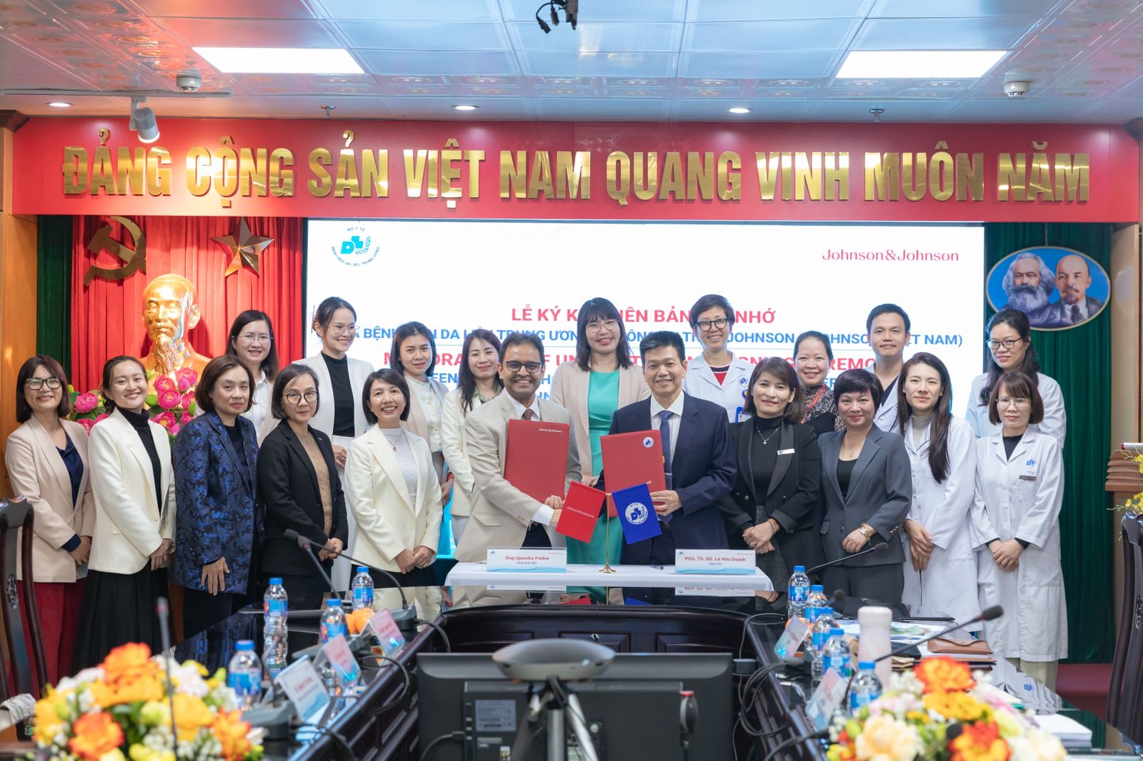 J&J tăng cường hợp tác với bệnh viện da liễu, nâng cao chất lượng điều trị bệnh vảy nến