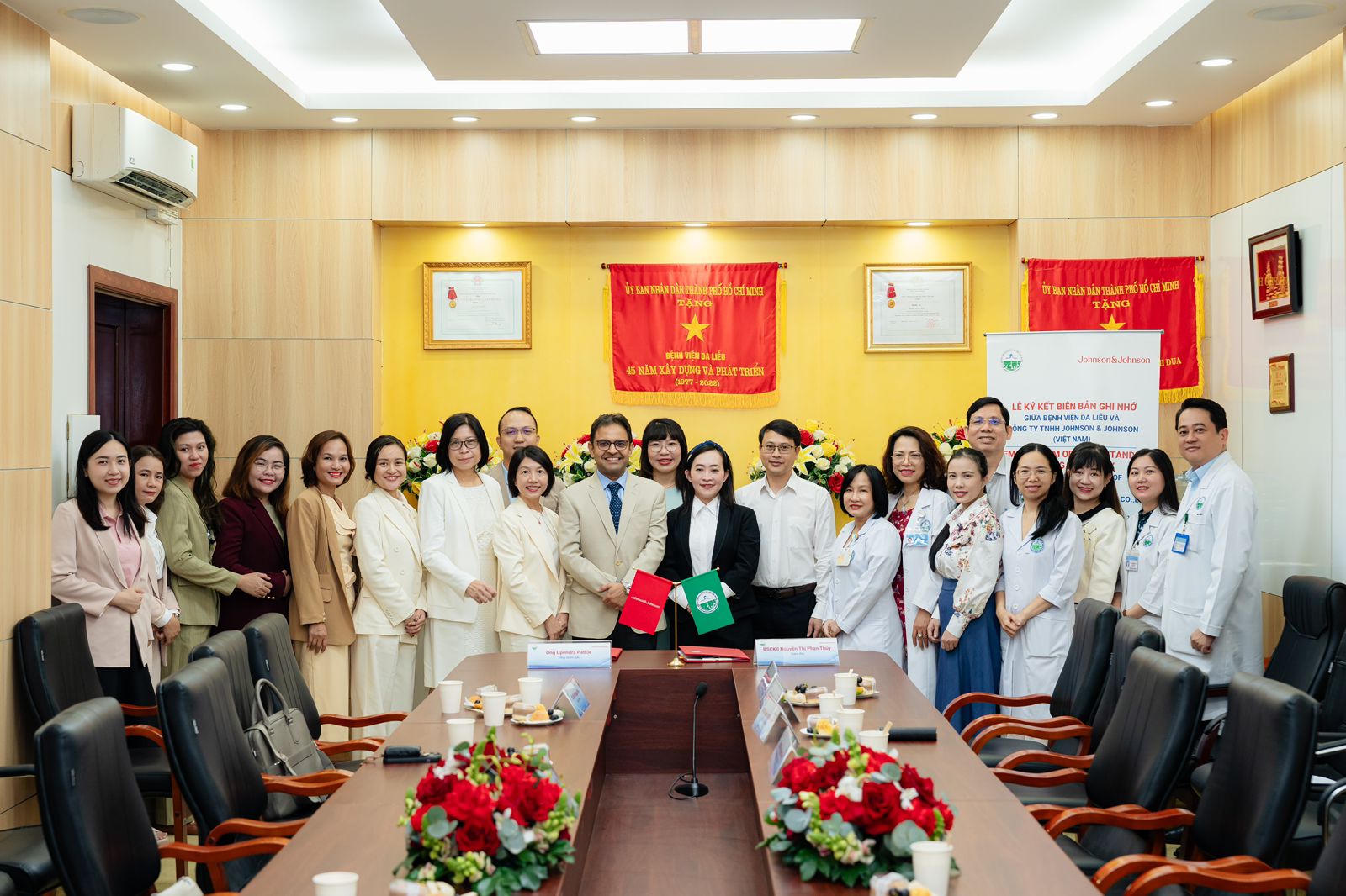 J&J tăng cường hợp tác với bệnh viện da liễu, nâng cao chất lượng điều trị bệnh vảy nến