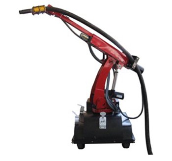 Rô-bốt phun cát. Ảnh: Trung Kiên