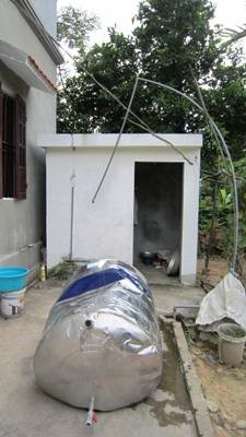 Người nh&agrave; nạn nh&acirc;n cho rằng, chiếc bồn T&acirc;n &Aacute; l&agrave; nguy&ecirc;n nh&acirc;n ch&iacute;nh g&acirc;y ra c&aacute;i chết của cụ Mầm