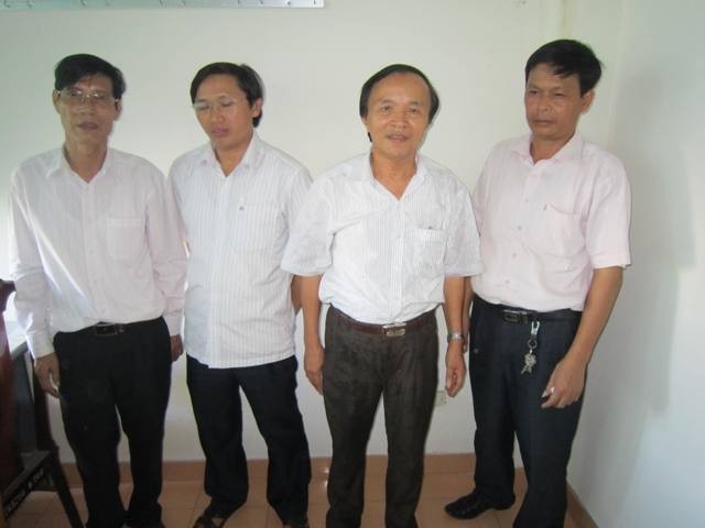 4 cán bộ bị bắt quả tang đánh bạc