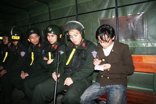 PV Chất lượng Việt Nam trong lần tác nghiệp với lực lượng cảnh sát cơ động đặc nhiệm chuyên chống khủng bố của Công an Hà Nội