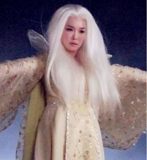 Kh&ocirc;ng c&oacute; l&yacute; thuyết n&agrave;o chứng minh t&oacute;c c&oacute; thể đột nhi&ecirc;n bạc trắng sau 1 đ&ecirc;m.