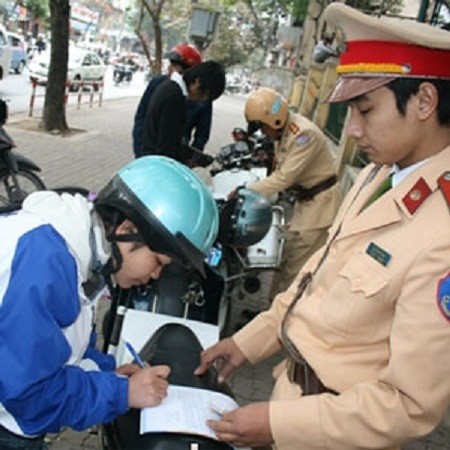 Ph&ograve;ng CSGT C&ocirc;ng an H&agrave; Nội cho rằng, người d&acirc;n đ&atilde; c&oacute; sự hiểu nhầm trong việc xử phạt theo nghị định 71 