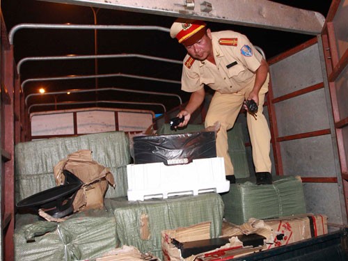 Hàng lậu bị cảnh sát bắt giữ