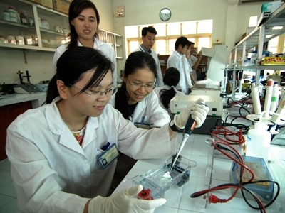 C&aacute;c nh&agrave; khoa học trẻ của ĐH Khoa học tự nhi&ecirc;n, ĐH Quốc gia H&agrave; Nội. Ảnh: Hồng Vĩnh